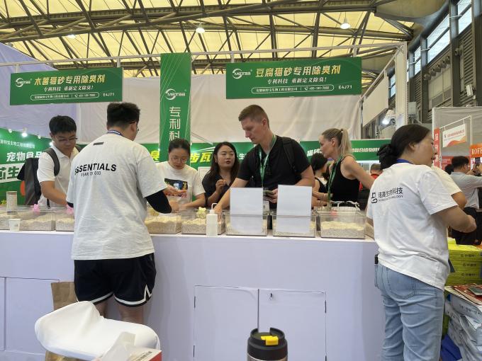 latest company news about Linyi Xinghong Trading Co., Ltd. participated in the Pet Fair Asia 2025 – focusing on high-quality innovative cat litter  1