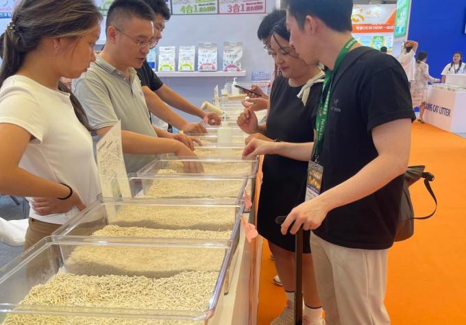 latest company news about Linyi Xinghong Trading Co., Ltd. participated in the Pet Fair Asia 2025 – focusing on high-quality innovative cat litter  2